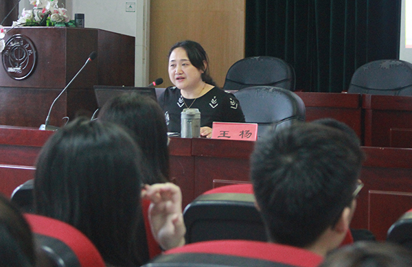 毕业生党课1.jpg 毕业生党课1.jpg