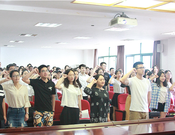 毕业生党课2.jpg 毕业生党课2.jpg